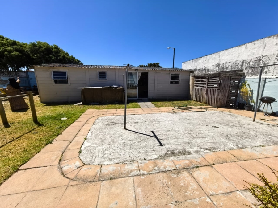 8 Bedroom Property for Sale in Turf Hall Estate Western Cape